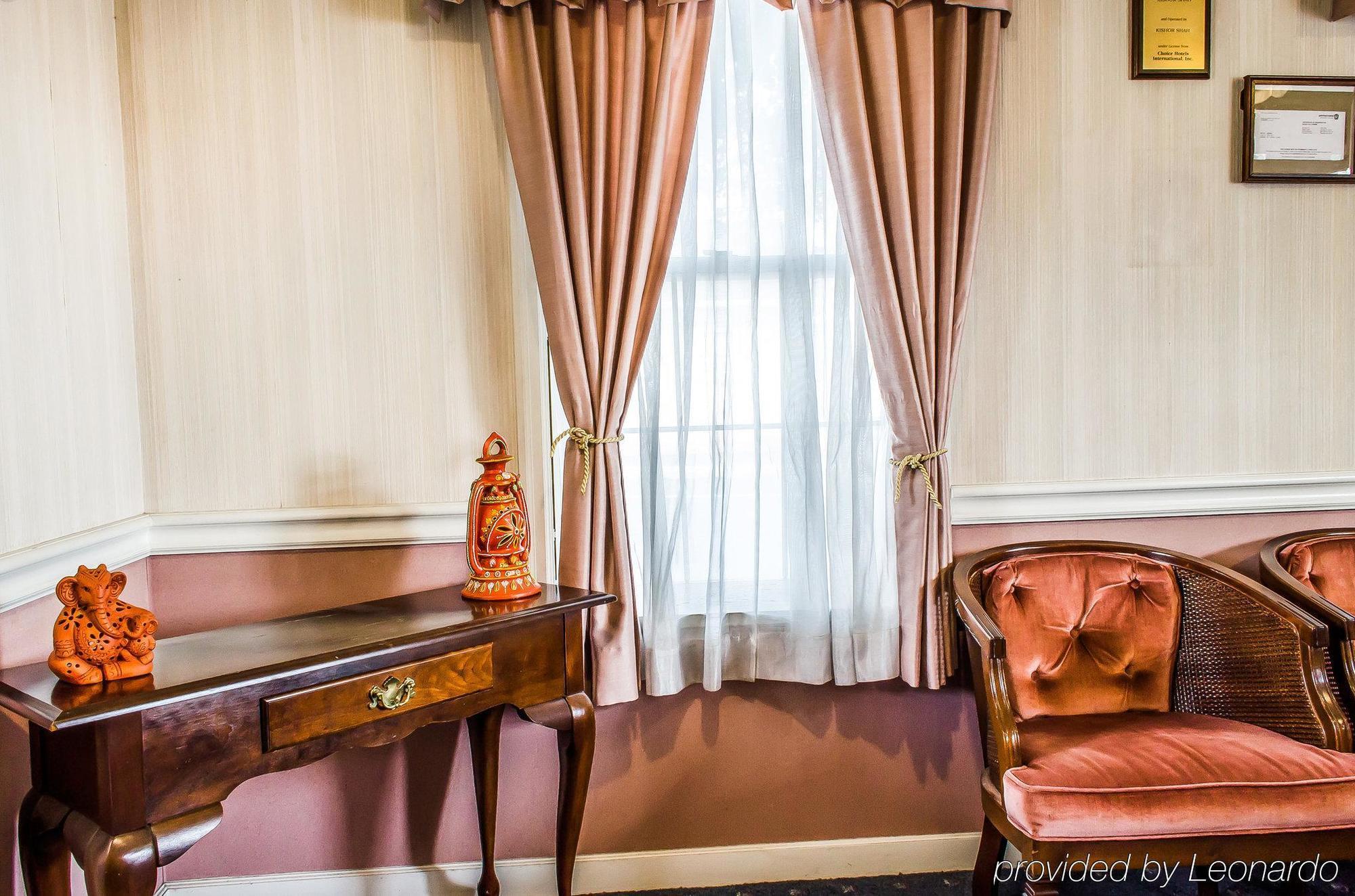 Rodeway Hotel *