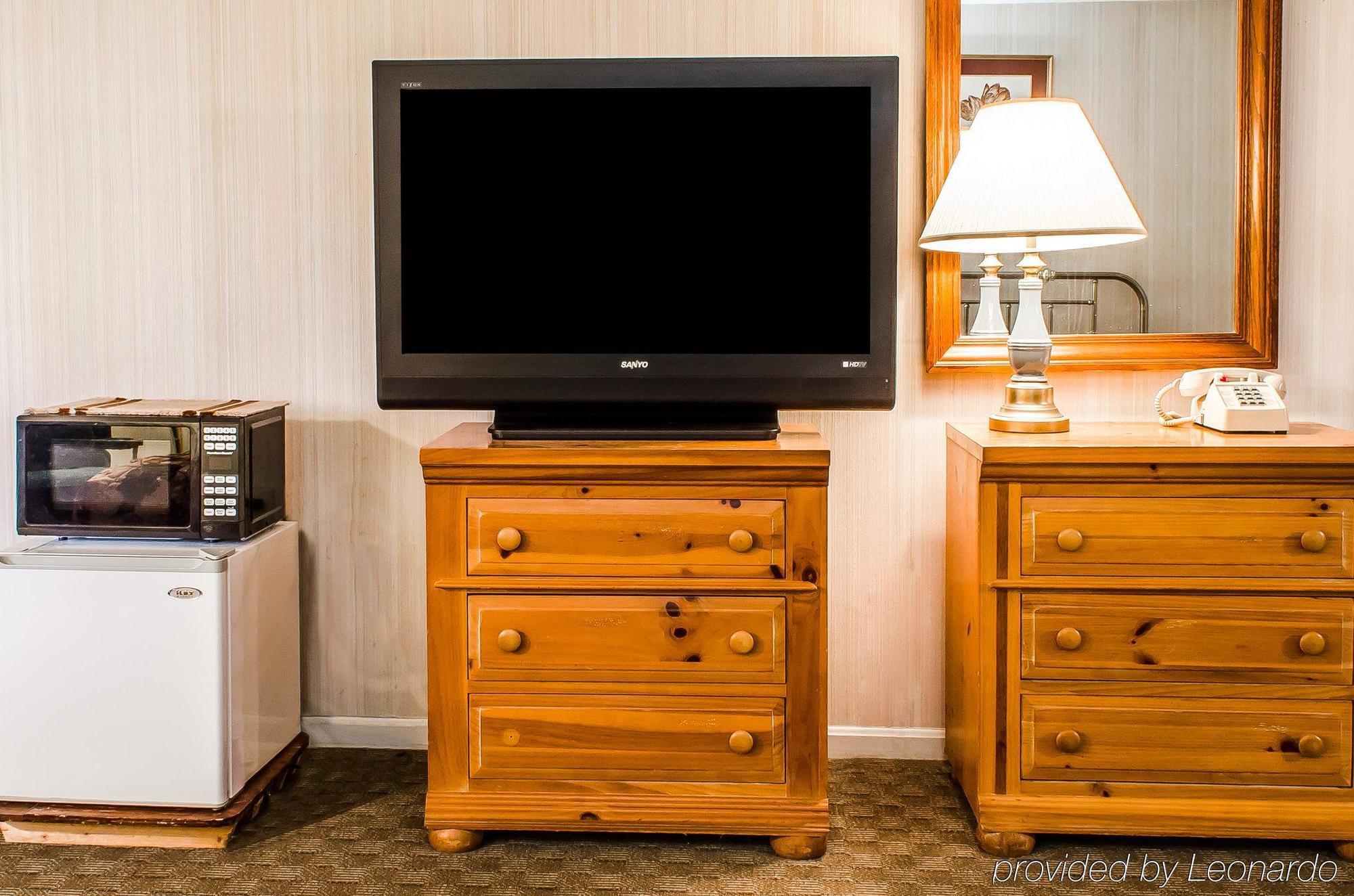 Rodeway Hotel *